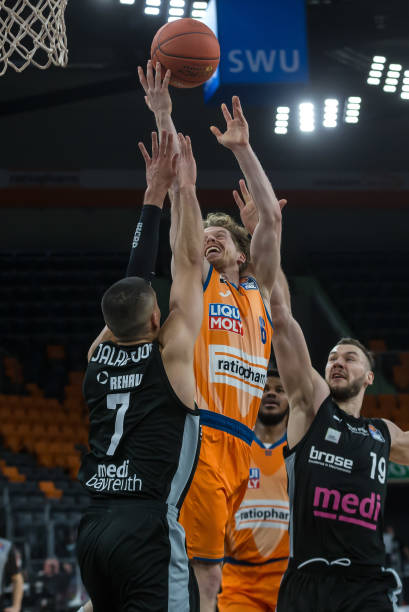 亮属于他的 亮属于他的