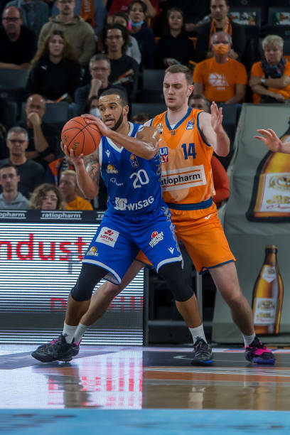 据知情人士 据知情人士