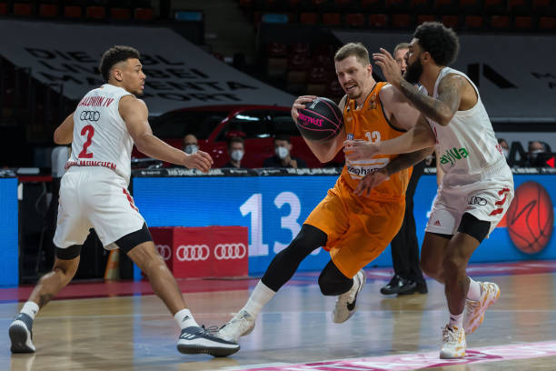 官方：劳塔罗腿筋受伤退出阿根廷名单，无缘出战巴西&乌拉圭.